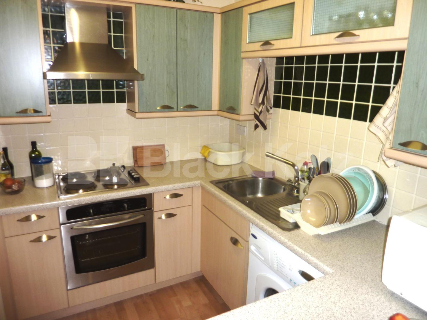 			PERFECT FOR TWO SHARERS!, 1 Bedroom, 1 bath, 1 reception Flat			 Reachview Close, CAMDEN